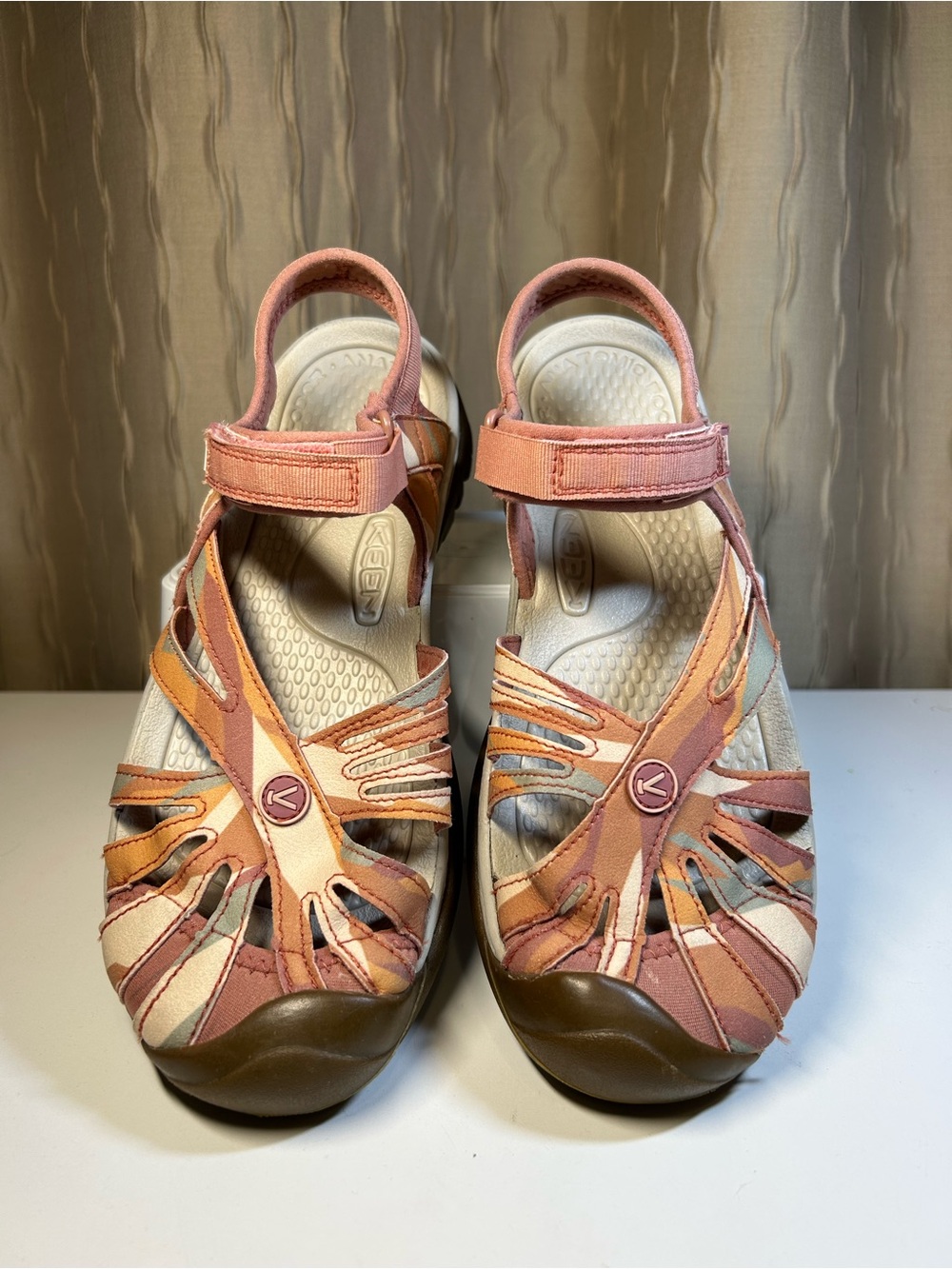 Keen Rose Women's 8.5 Peach Cream Tan Multicolor Closed Toe Strappy Sandal - Picture 9 of 16